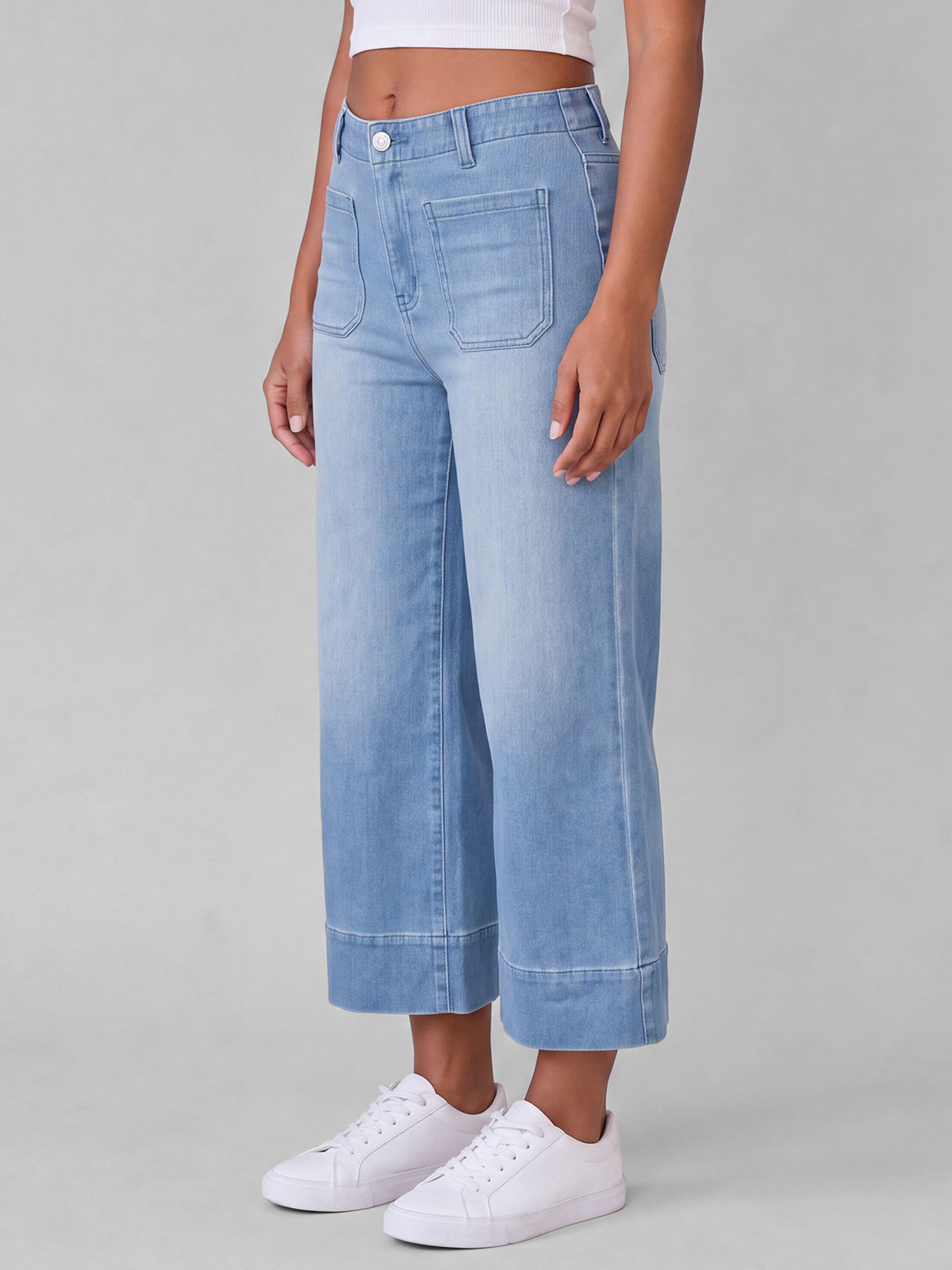 Patch-Pocket Wide-Leg Jeans in Light Wash