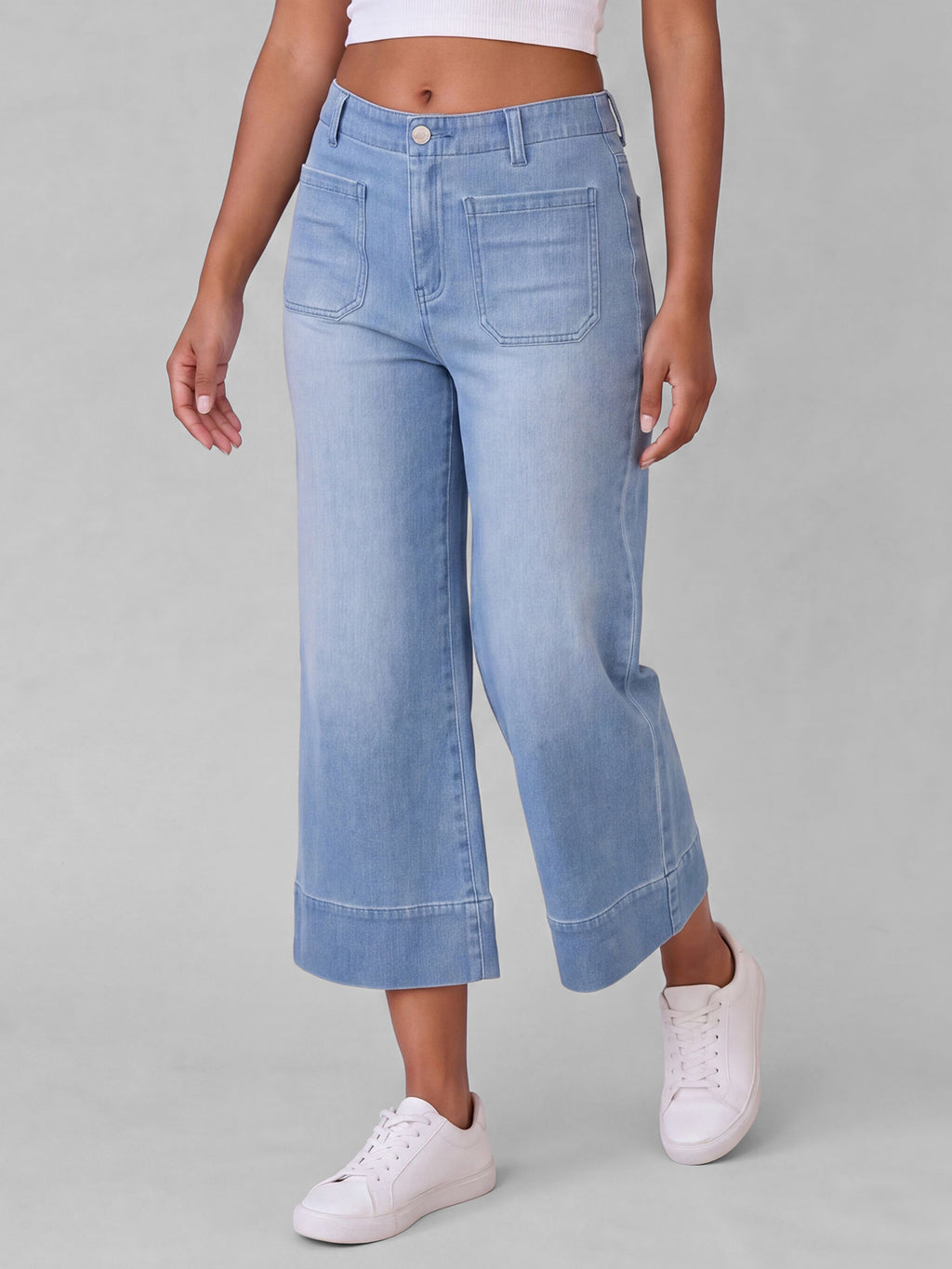 Patch-Pocket Wide-Leg Jeans in Light Wash