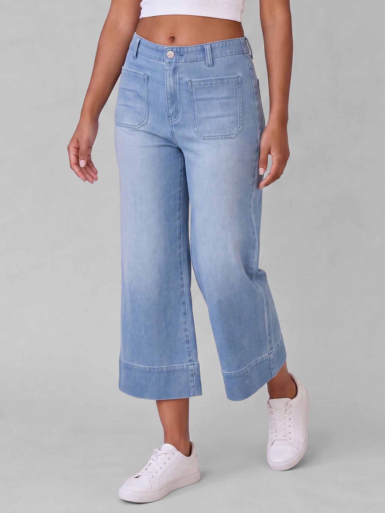 Patch-Pocket Wide-Leg Jeans in Light Wash